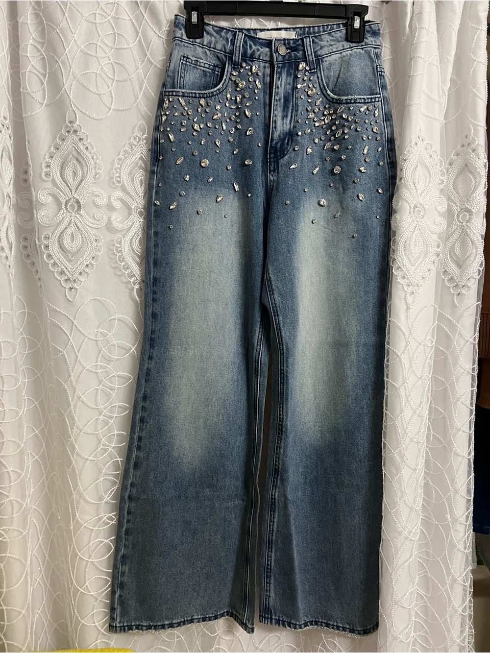 Embellished Light Blue Wide-Leg Women’s Jeans with Crystal Detail